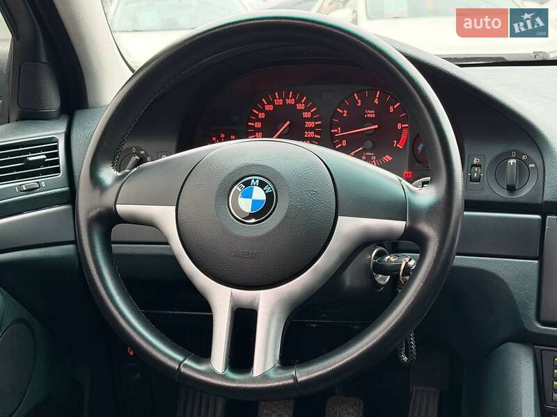 Седан BMW 5 Series 2001 в Харькове