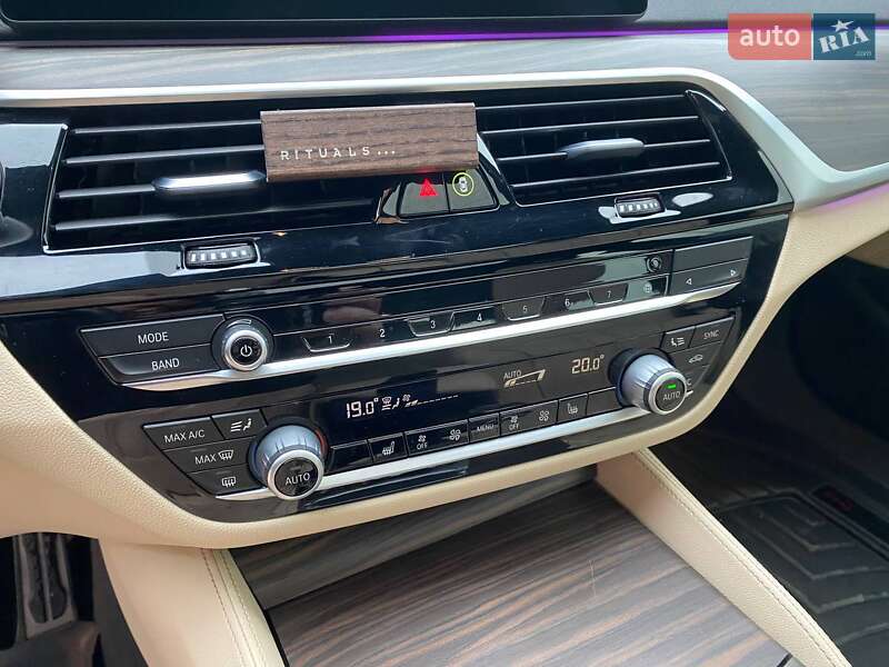 Седан BMW 5 Series 2019 в Львові