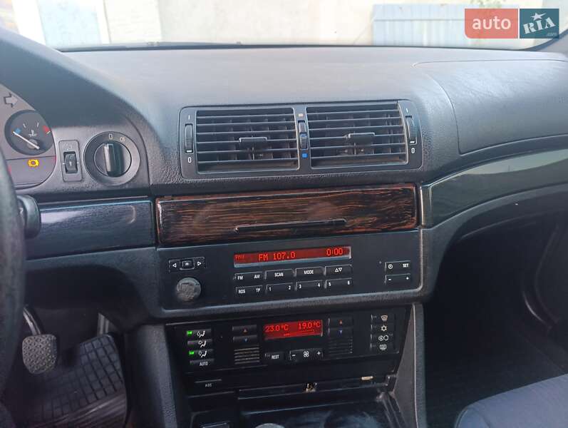 Седан BMW 5 Series 1997 в Запорожье