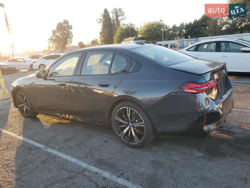 Седан BMW 5 Series 2024 в Львове