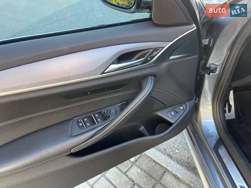 Седан BMW 5 Series 2018 в Ужгороді