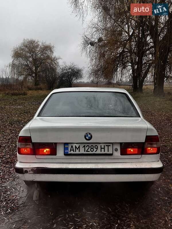 Седан BMW 5 Series 1989 в Житомире