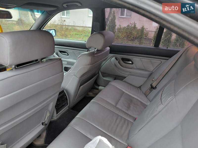 Седан BMW 5 Series 2000 в Волочиске