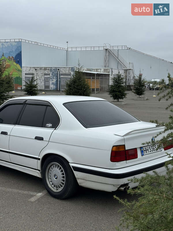Седан BMW 5 Series 1991 в Одессе