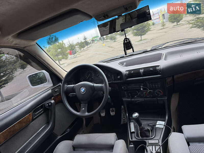 Седан BMW 5 Series 1991 в Одессе