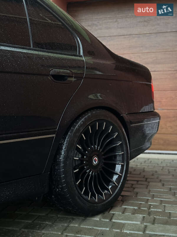 Седан BMW 5 Series 2002 в Львове