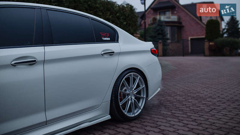 Седан BMW 5 Series 2017 в Залещиках