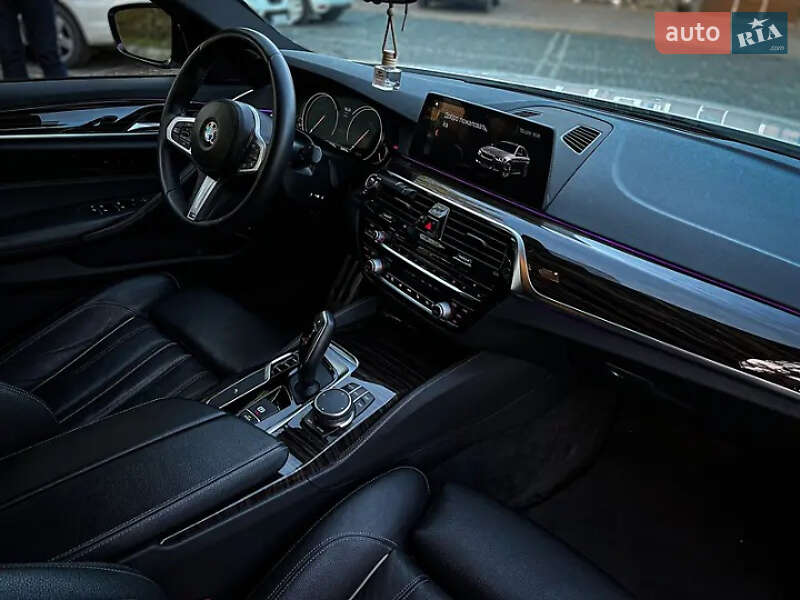 Седан BMW 5 Series 2018 в Львове