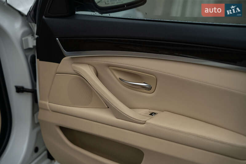 Седан BMW 5 Series 2014 в Черновцах