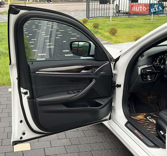 Седан BMW 5 Series 2017 в Ужгороді