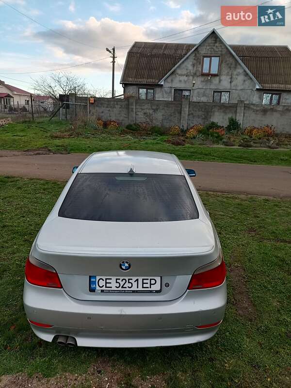 Седан BMW 5 Series 2004 в Визирці