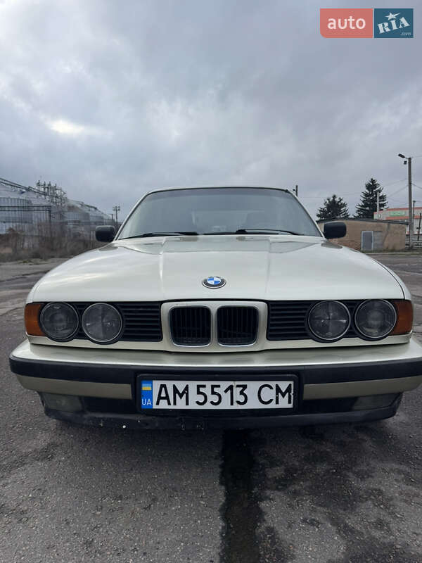 Седан BMW 5 Series 1988 в Попельне фото Седан BMW 5 Series 1988 в Попельне