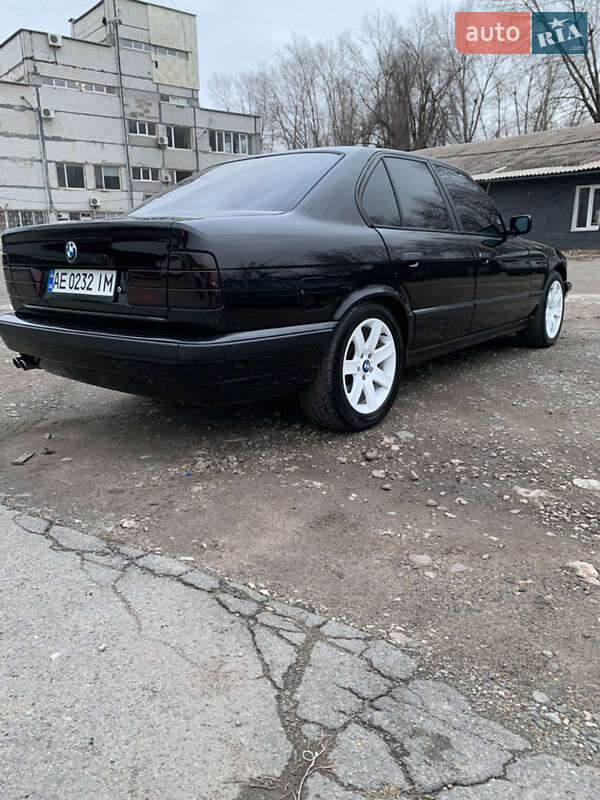 Седан BMW 5 Series 1992 в Кривом Роге