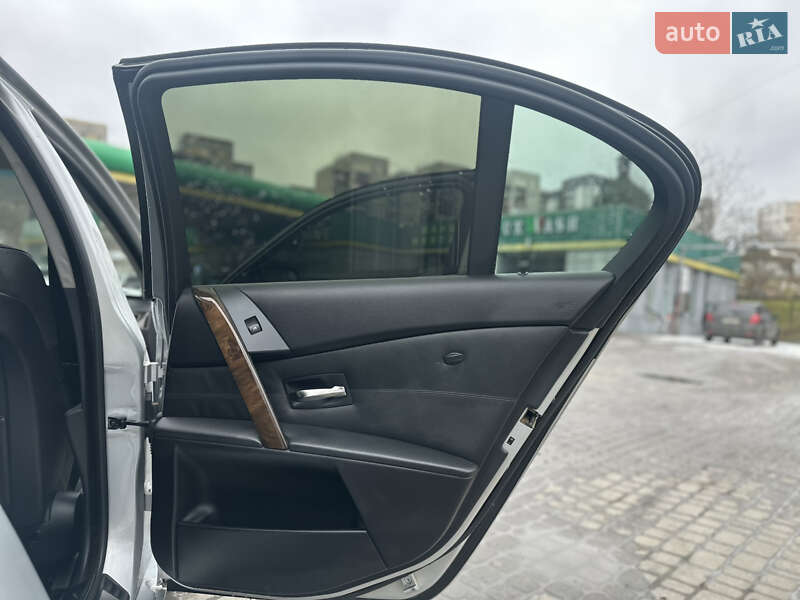 Седан BMW 5 Series 2004 в Львове