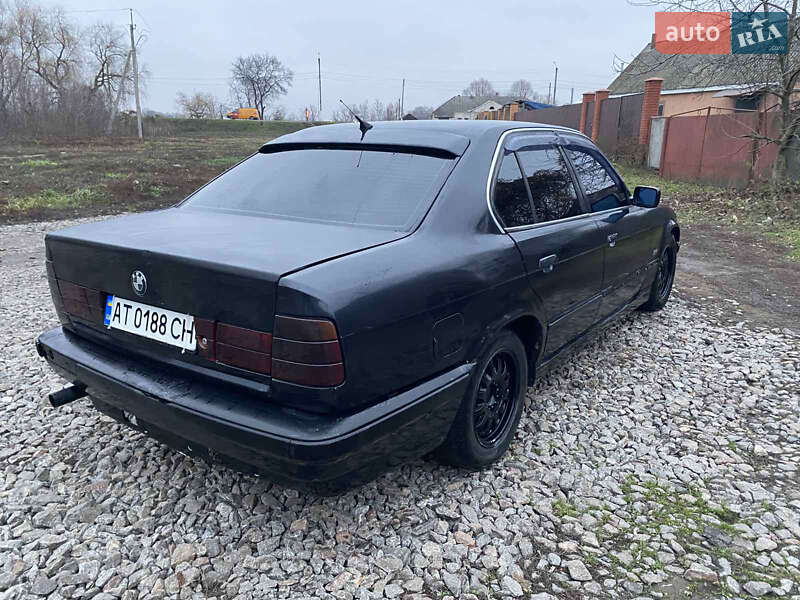 Седан BMW 5 Series 1989 в Ромнах