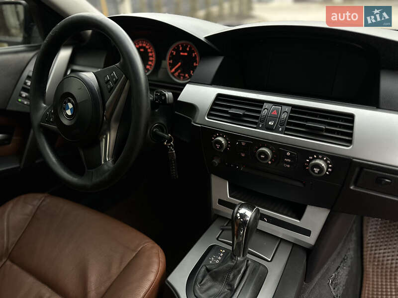 Седан BMW 5 Series 2003 в Ровно