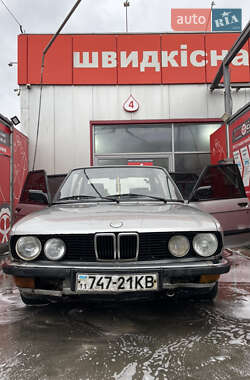 Седан BMW 5 Series 1987 в Киеве