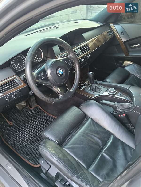 Седан BMW 5 Series 2005 в Малині