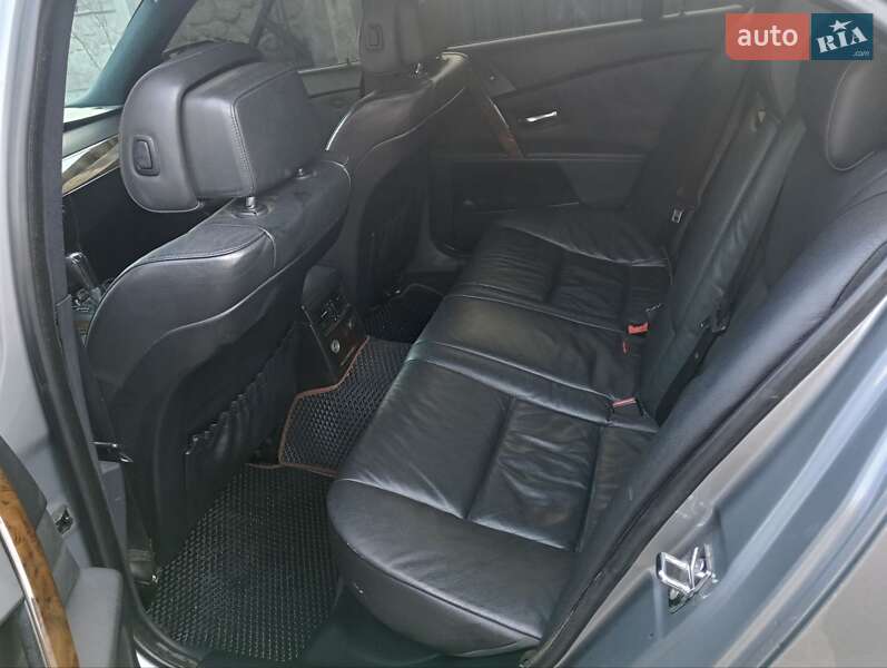 Седан BMW 5 Series 2005 в Малині
