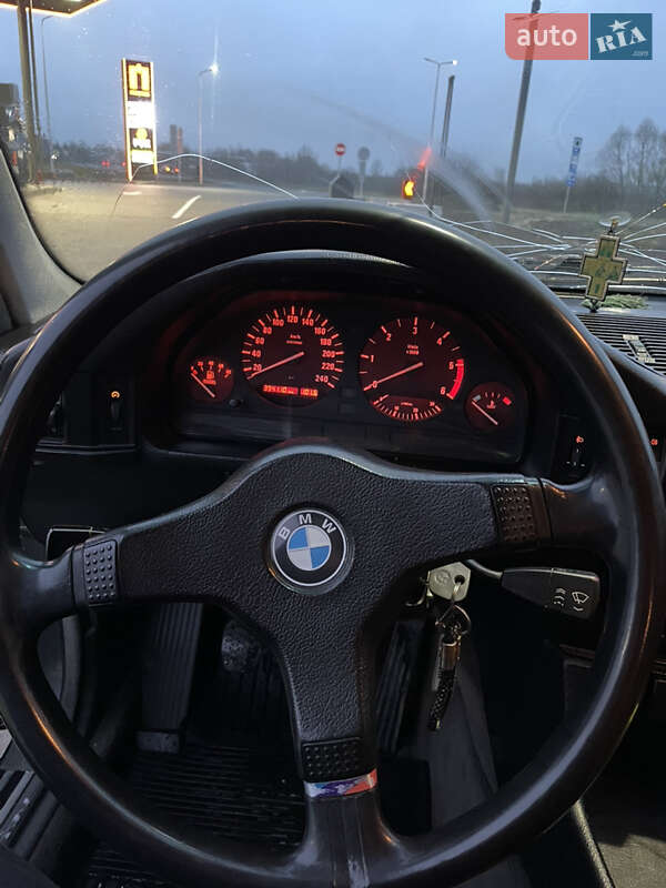 Седан BMW 5 Series 1990 в Ковеле