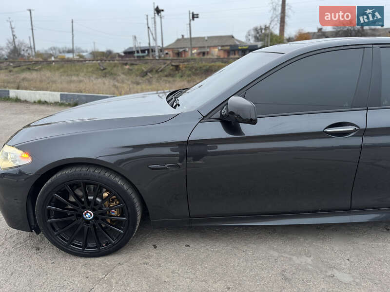 Седан BMW 5 Series 2012 в Умані