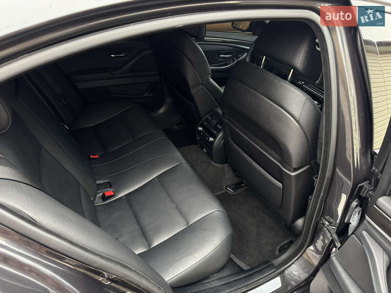 Седан BMW 5 Series 2012 в Умані