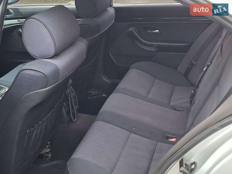 Седан BMW 5 Series 2000 в Черновцах