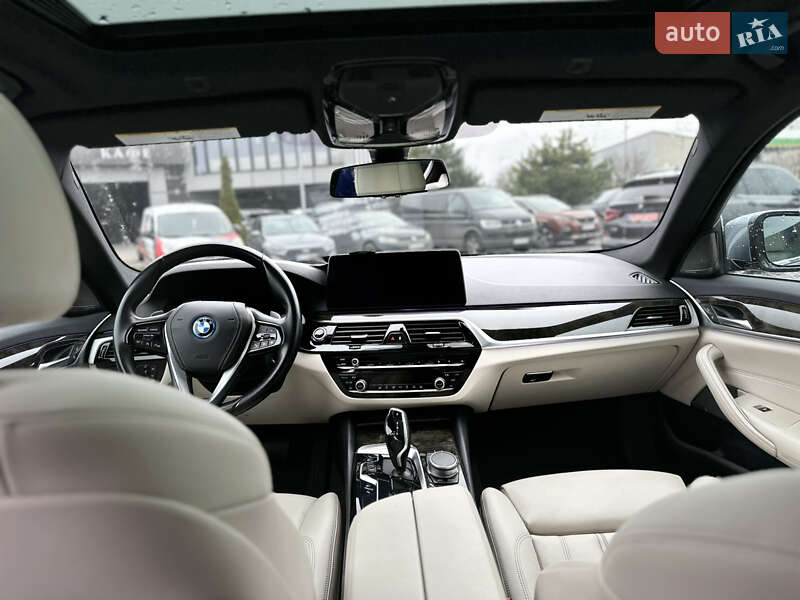 Седан BMW 5 Series 2021 в Львове