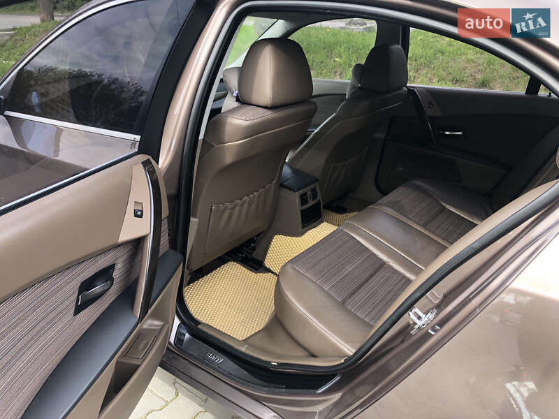 Седан BMW 5 Series 2004 в Львове