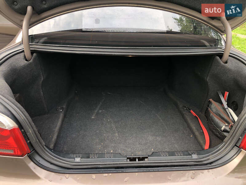 Седан BMW 5 Series 2004 в Львове