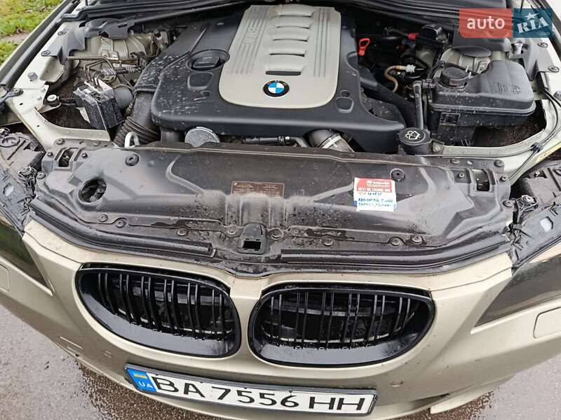 Седан BMW 5 Series 2004 в Смолином