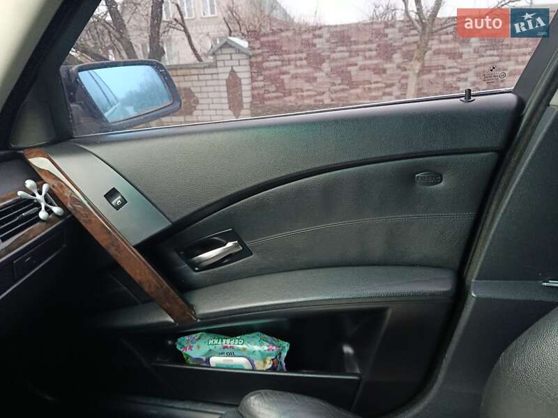 Седан BMW 5 Series 2004 в Смолином