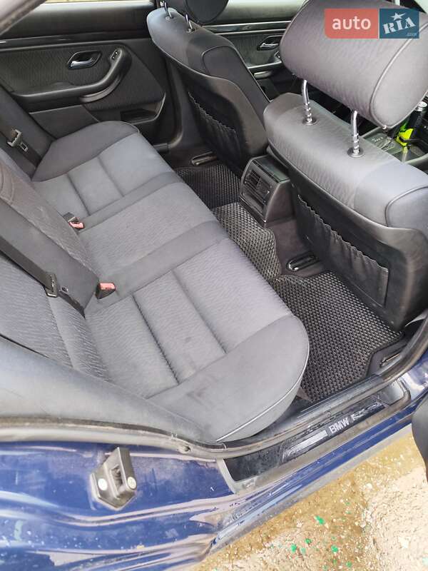 Седан BMW 5 Series 2001 в Киеве