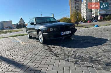 Седан BMW 5 Series 1992 в Запорожье