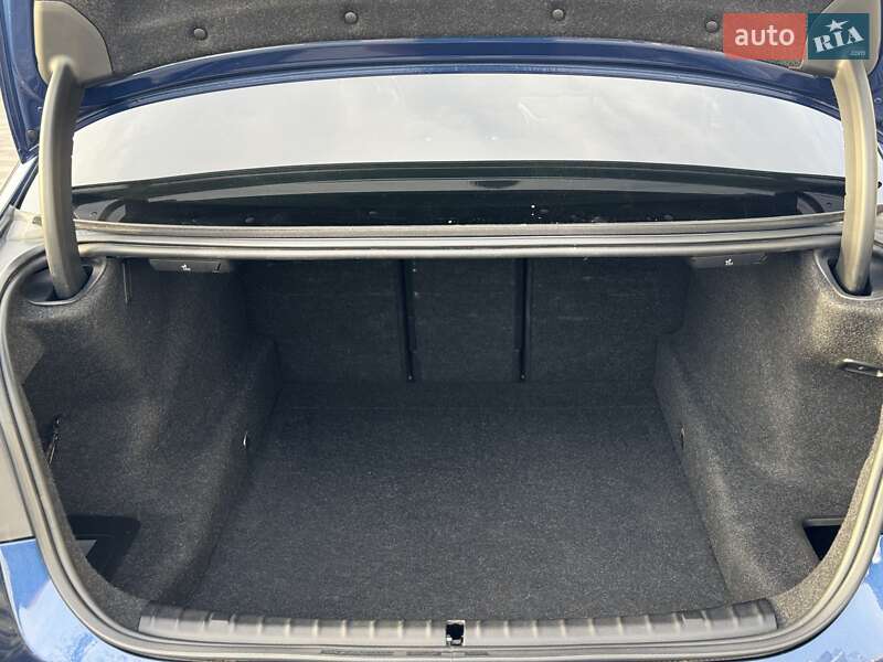 Седан BMW 5 Series 2021 в Мукачево