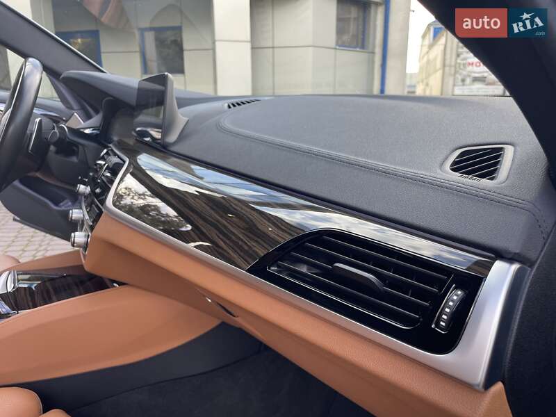 Седан BMW 5 Series 2019 в Черновцах