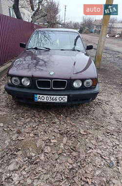 Седан BMW 5 Series 1995 в Петропавловке
