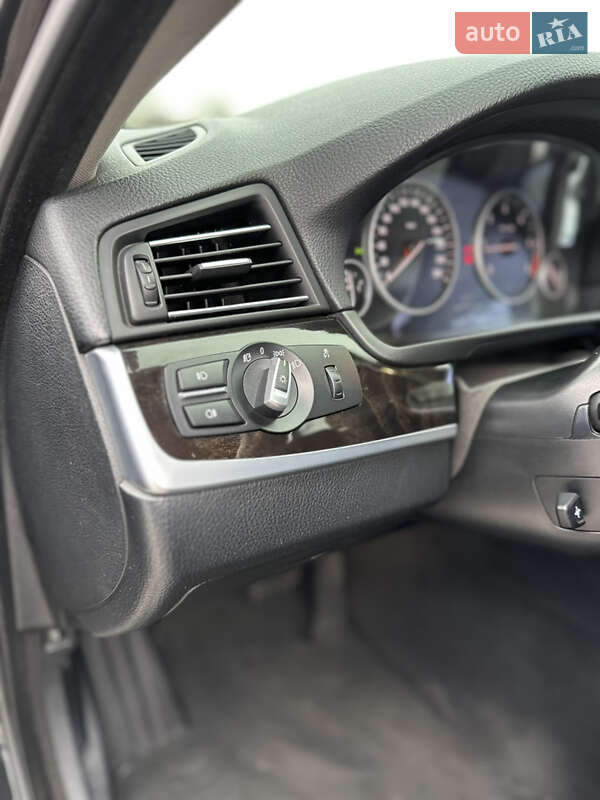 Седан BMW 5 Series 2015 в Дніпрі