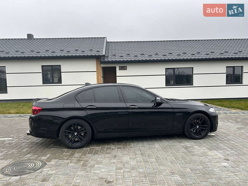 Седан BMW 5 Series 2013 в Вараше