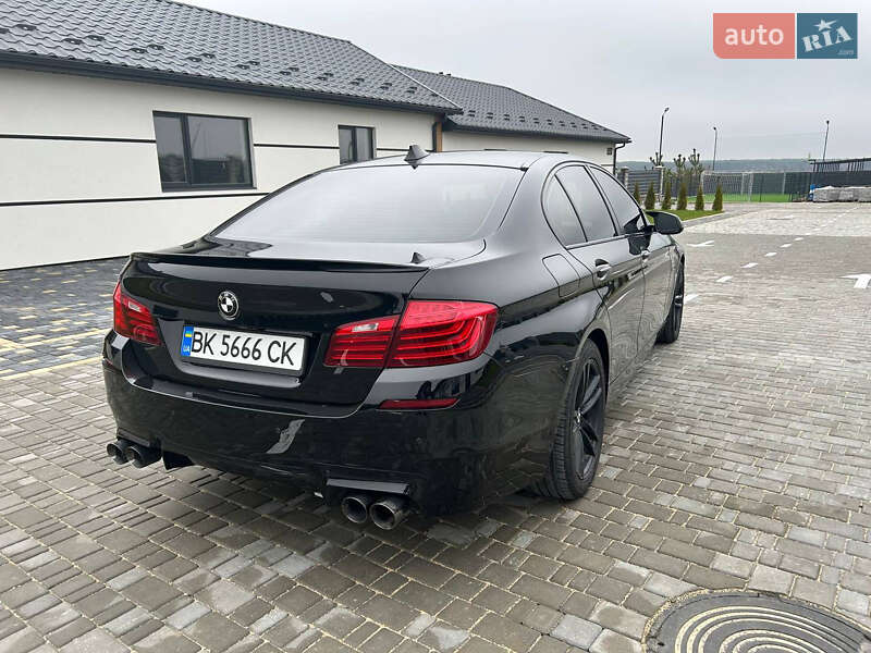 Седан BMW 5 Series 2013 в Вараше