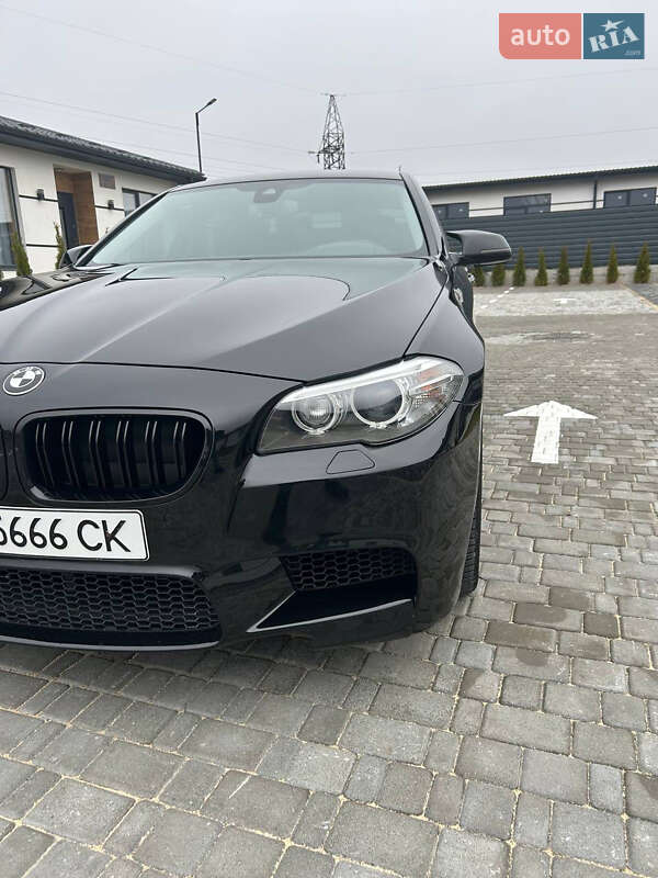 Седан BMW 5 Series 2013 в Вараше