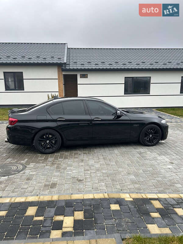 Седан BMW 5 Series 2013 в Вараше