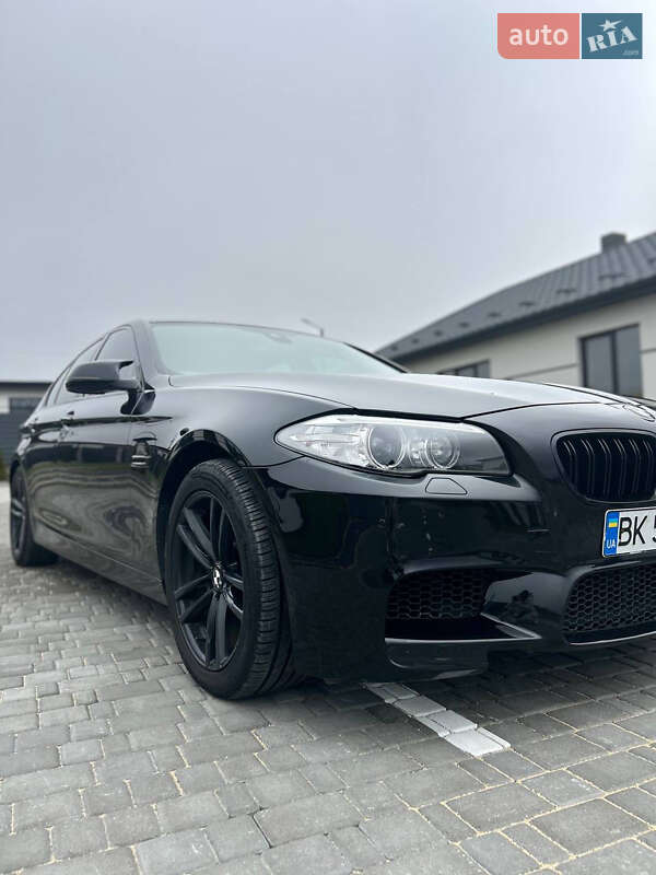 Седан BMW 5 Series 2013 в Вараше