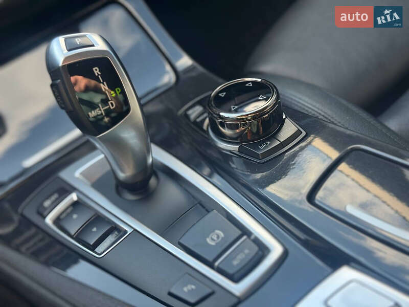 Седан BMW 5 Series 2013 в Вараше