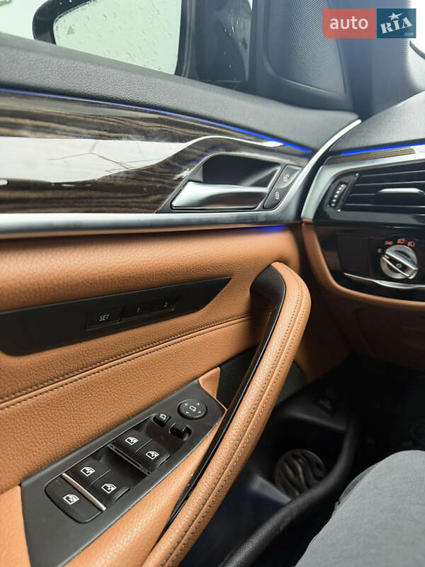 Седан BMW 5 Series 2018 в Нововолинську