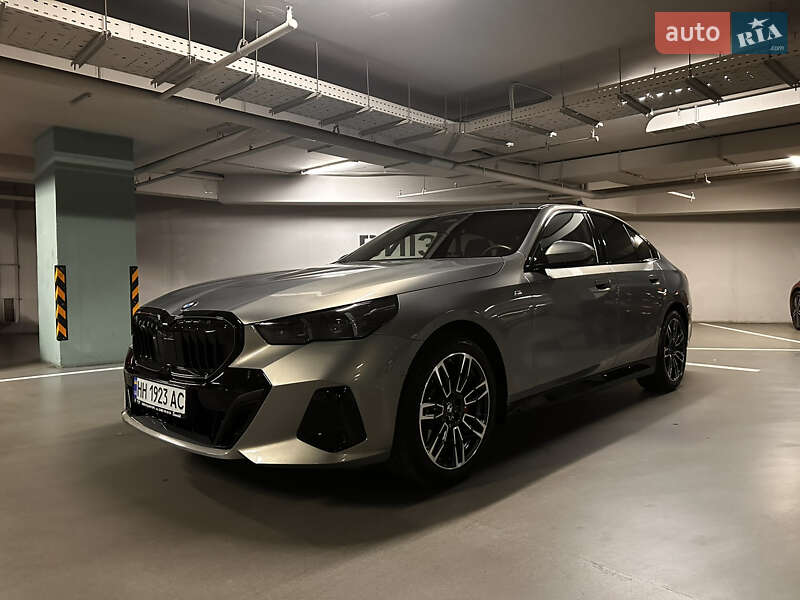 Седан BMW 5 Series 2024 в Киеве