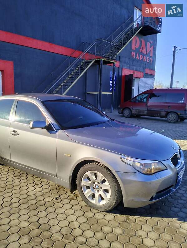 Седан BMW 5 Series 2004 в Кременце