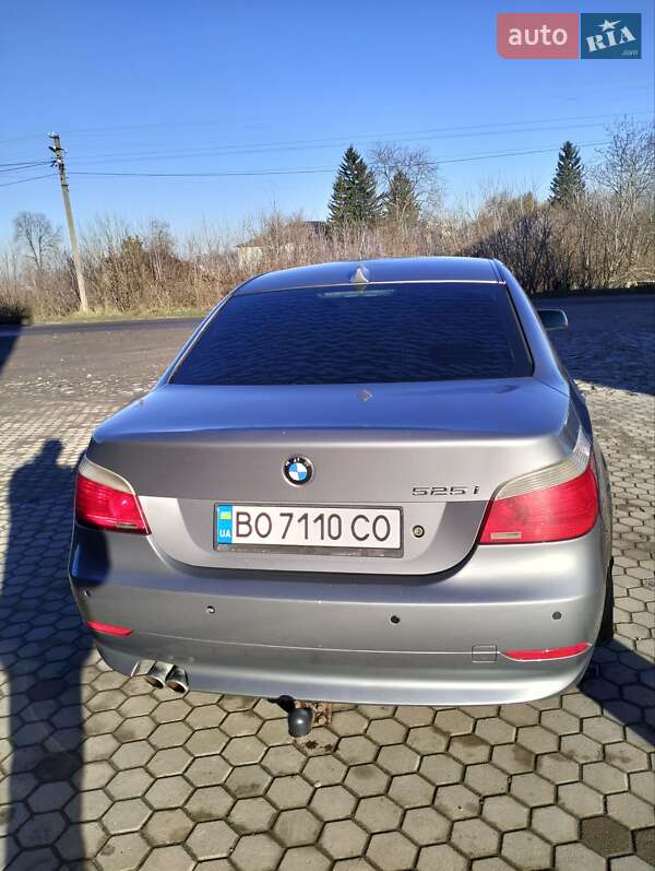 Седан BMW 5 Series 2004 в Кременце