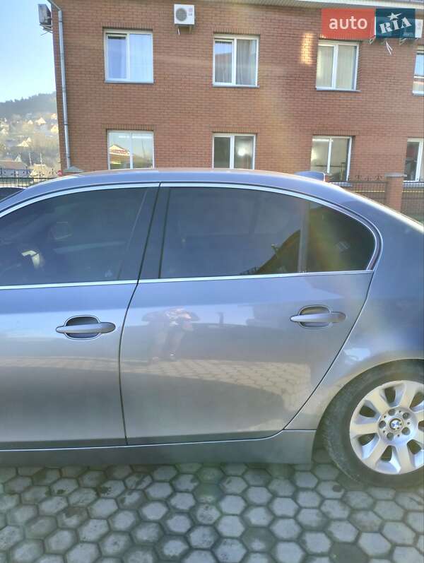 Седан BMW 5 Series 2004 в Кременце