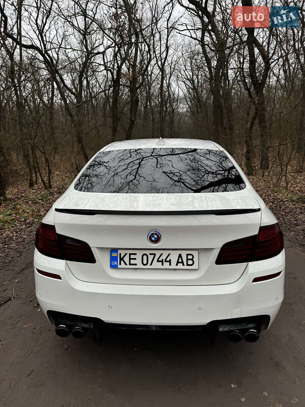 Седан BMW 5 Series 2015 в Новомосковске